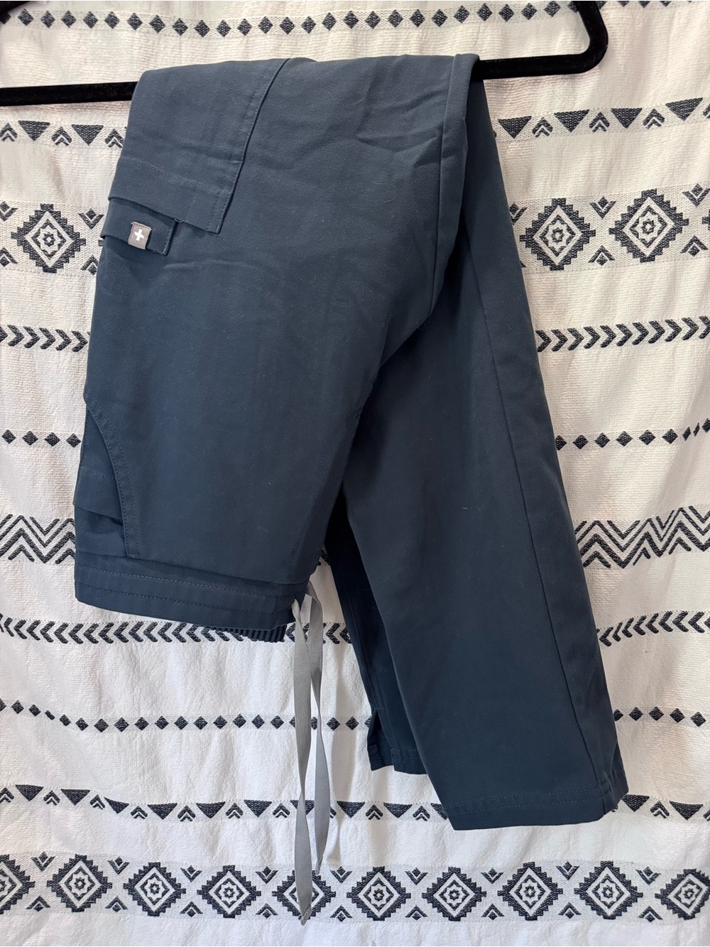 Figs Women's Straight Leg Scrub Pants in Navy